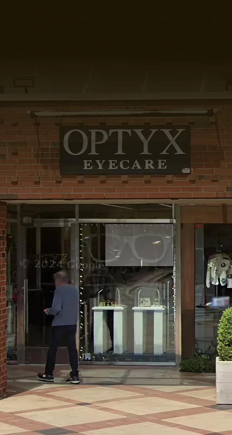 OPTYX Wheatley Plaza / Greenvale