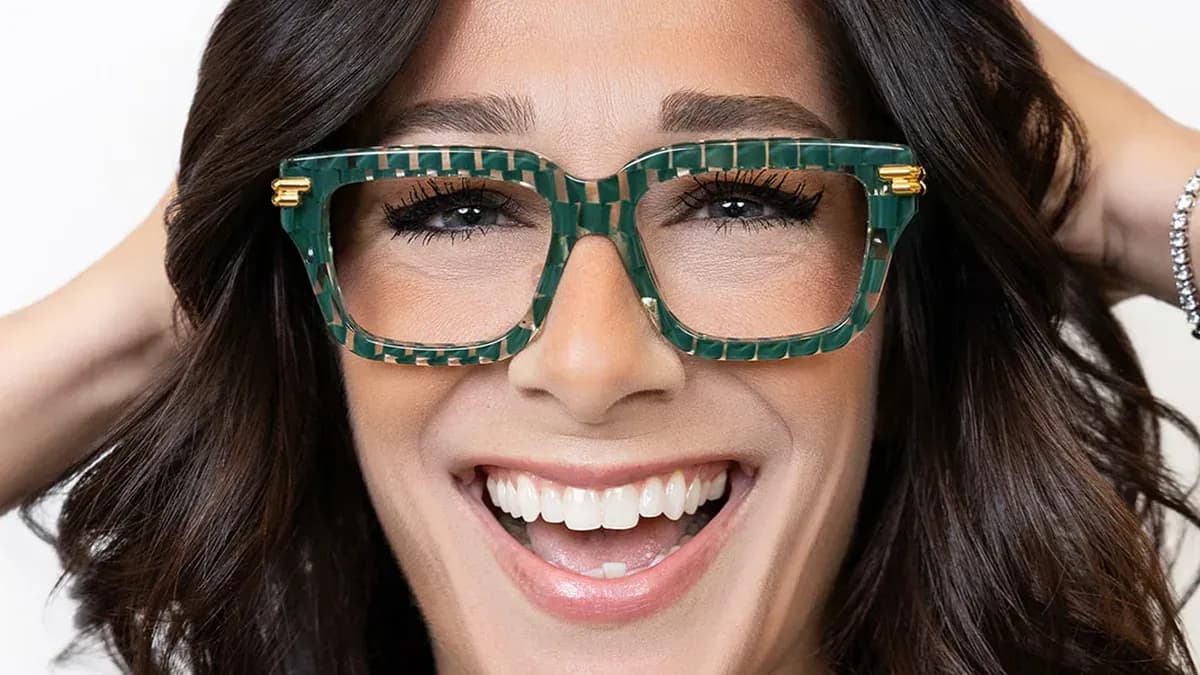 Glasses for a Heart Shaped Face: The Complete Frame Guide