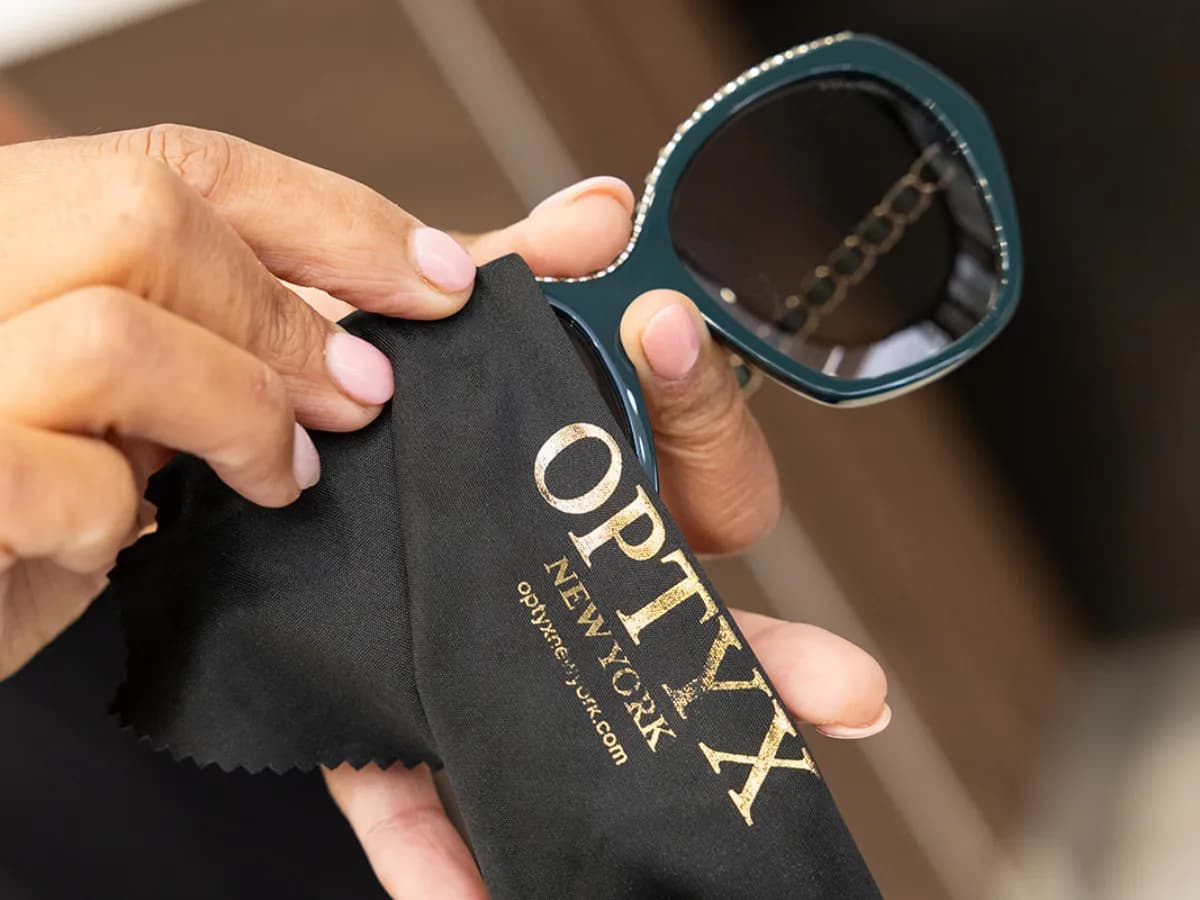 Nearsighted vs Farsighted: What's the Difference?